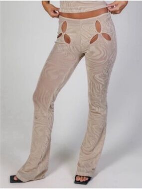 IAM.GIA Beige Flare Bodycon Pants
Mesh NEW Size M
